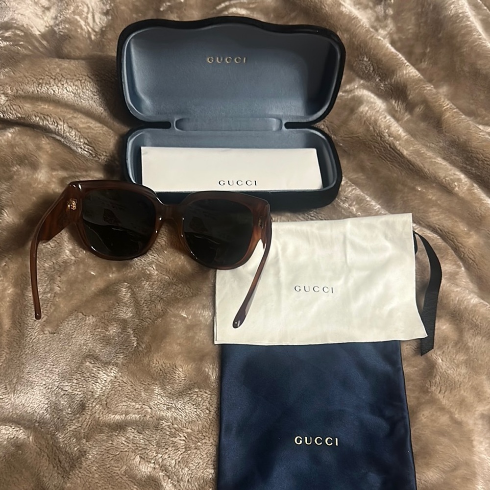 Gucci Tortoise Shell Sunglasses - Picture 4 of 6